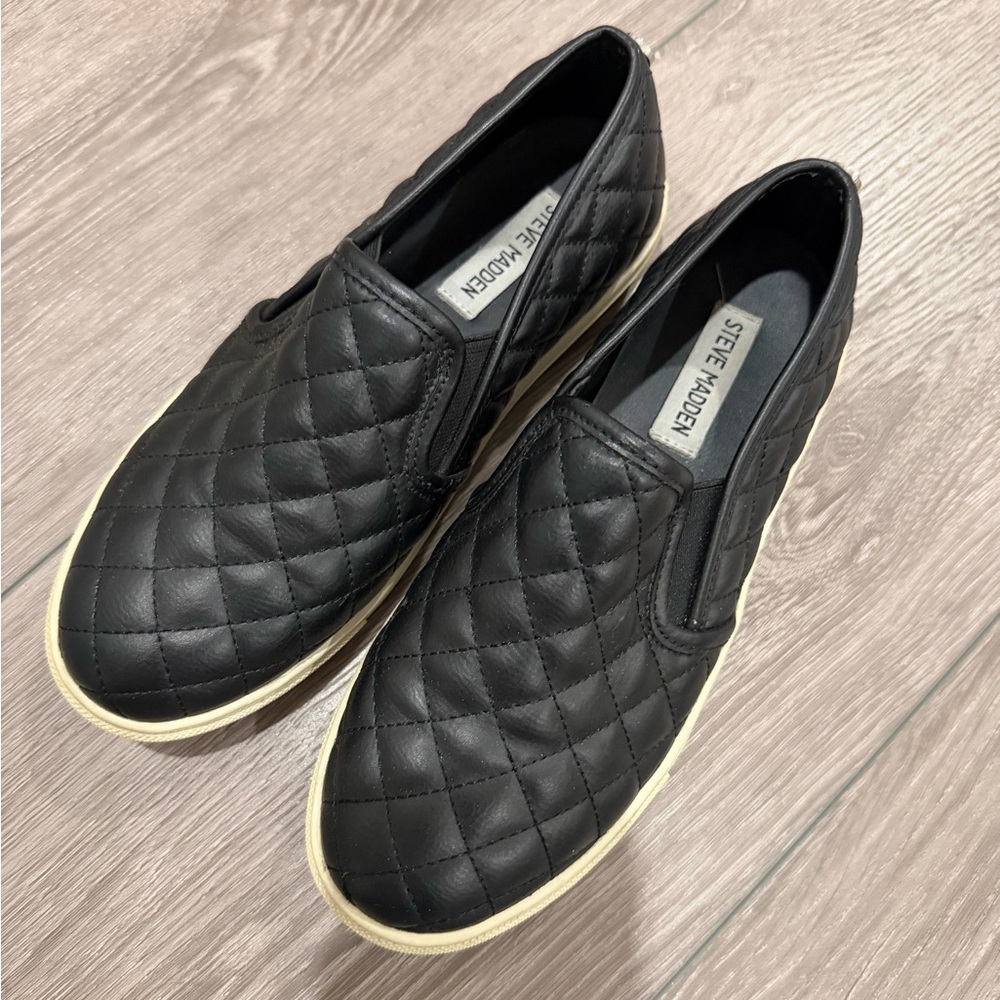 Steve Madden Black Quilted Loafers